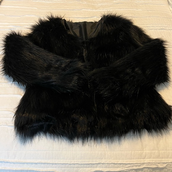 Winter Perfection - Faux Fur Jacket - Picture 2 of 4